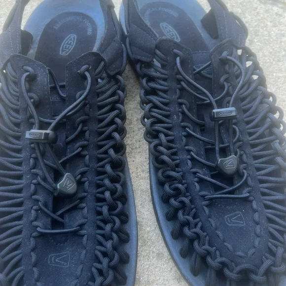 KEEN Men's UNEEK Classic Black Sandal Size 12